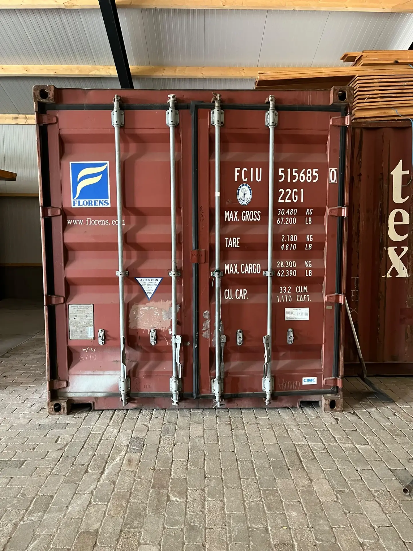 Afsluitbare opslagbox met gesloten deuren — opslagbox huren in Groningen